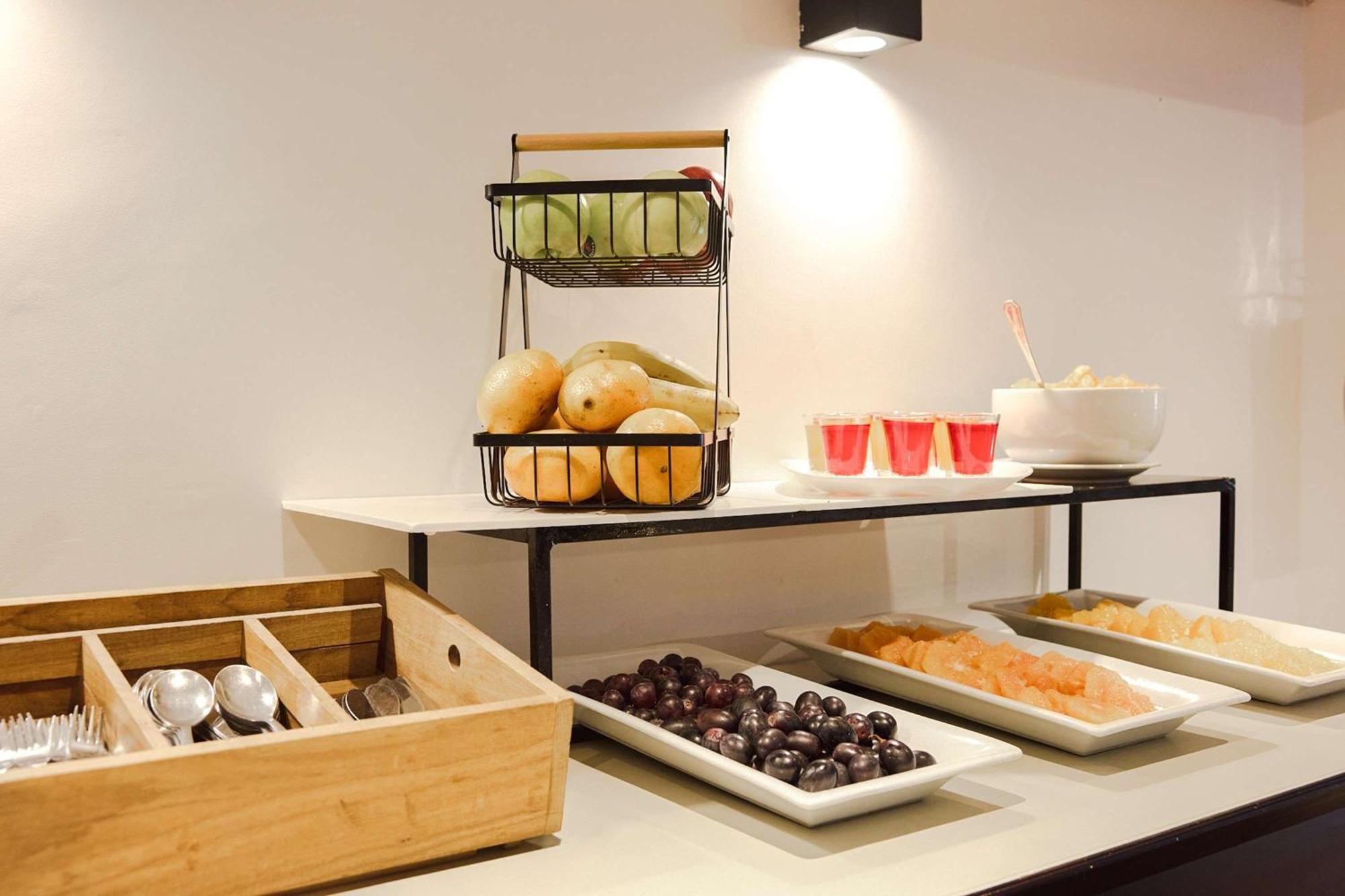 Bed and Breakfast Ramada By Wyndham Buenos Aires Centro Екстер'єр фото